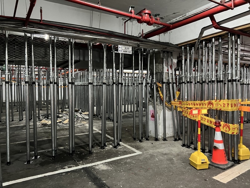 震後梁柱破損 土城社區停車場900餘根立柱支撐