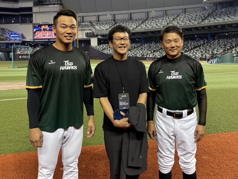 栗山英樹現身大巨蛋 王柏融：很高興在台灣見到