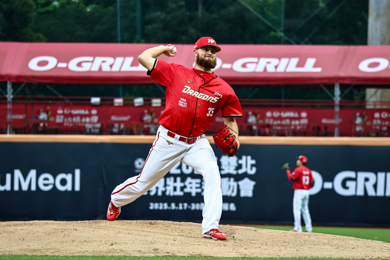 郭俊麟轉隊後一軍先發首勝 助獅擊敗龍隊奪4連勝
