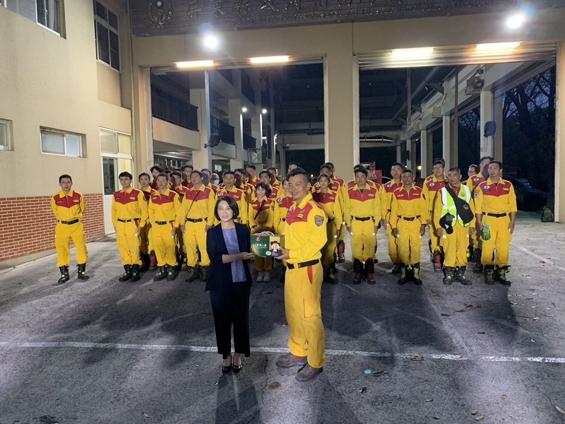 屏東特搜結束花蓮地震任務 周春米：以你們為榮