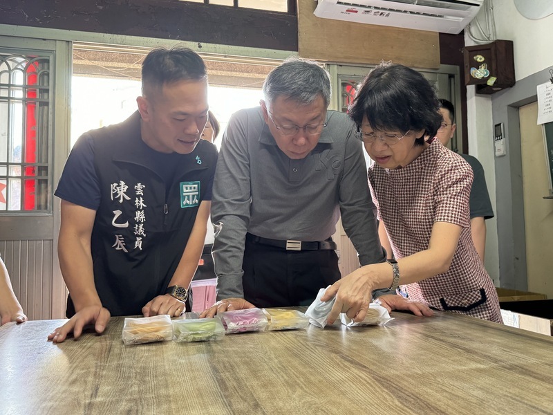 柯文哲雲林參訪企業 為虎尾鎮長候選人林嘉弘打氣