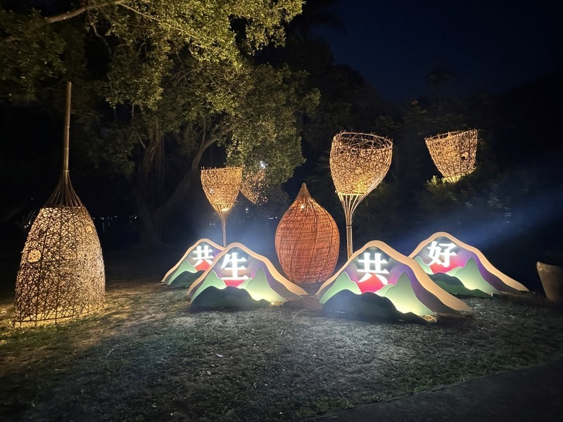 南投市中山公園設竹藝燈座 夜間景觀更迷人