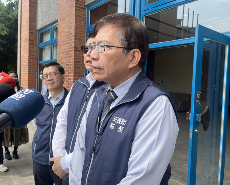 普悠瑪號撞落石 王國材：支持台鐵增設告警系統