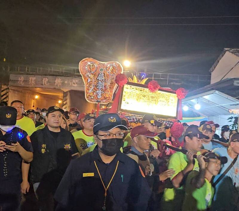 大甲媽遶境回鑾進入中市 警方部署重兵防衝突