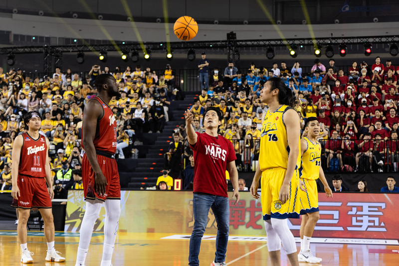 T1蔣萬安大巨蛋觀戰很驚豔 見證2天3.12萬人紀錄