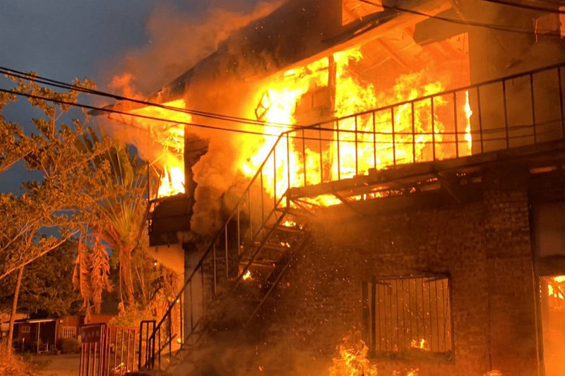 台南白河台灣電影文化城火警 連棟木屋燒毀