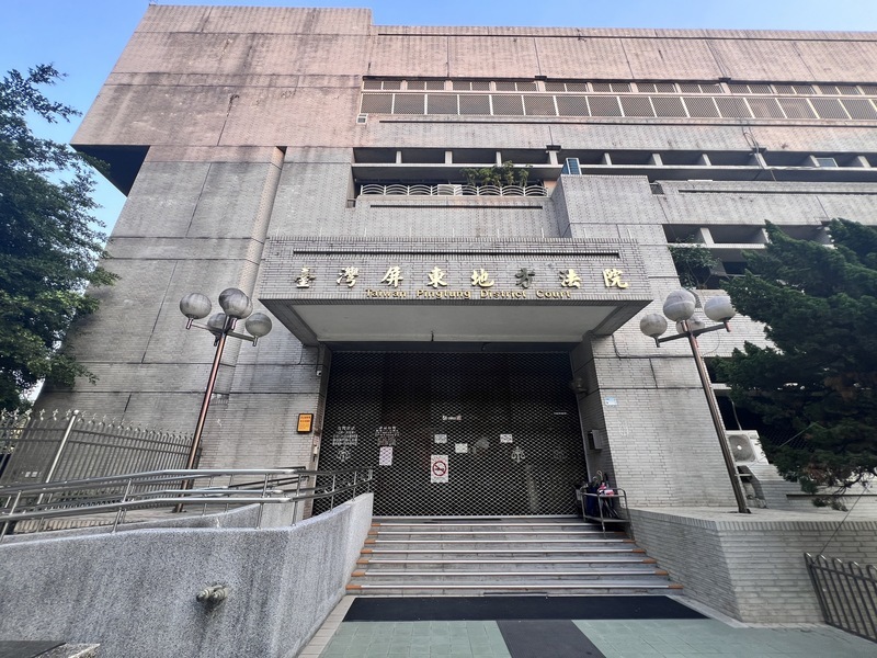 周典論涉500萬助郭台銘連署案 首開庭稱心臟不適