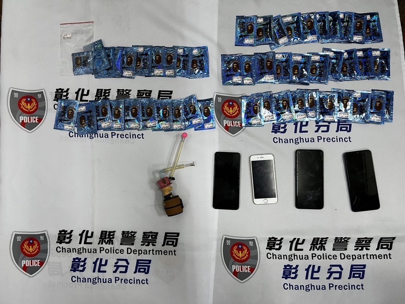 BMW遇攔查逃逸 員警追捕逮3男起出毒品咖啡包