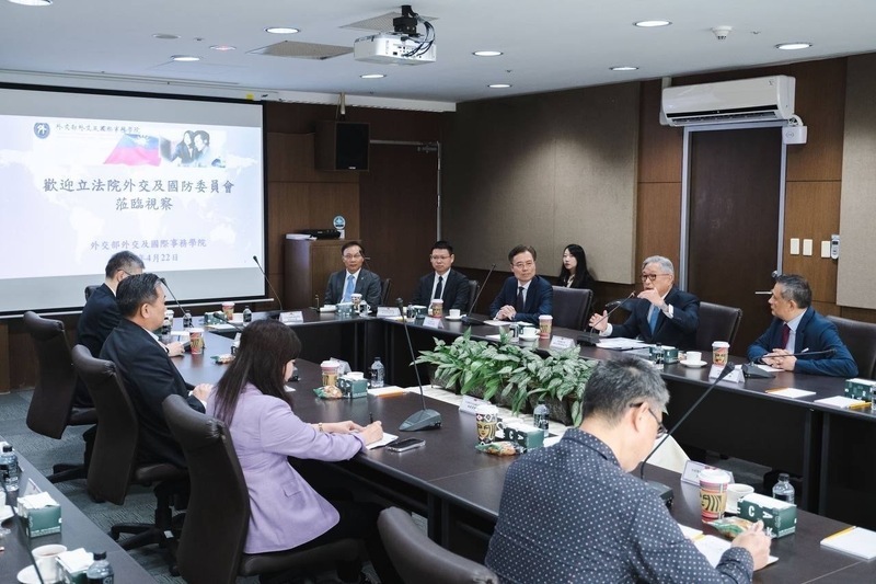 立委考察外交國際事務學院 田中光感謝支持外交工作