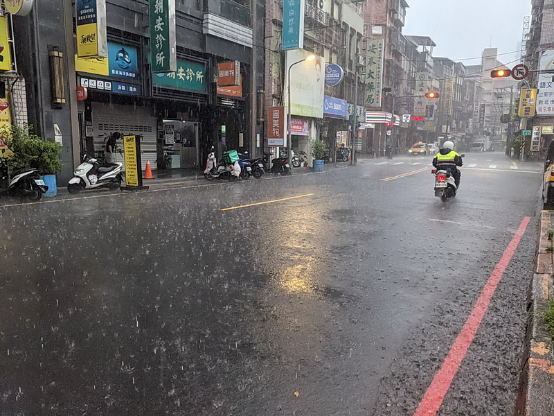 新北雷聲伴隨大雨 尚未接獲積淹水通報