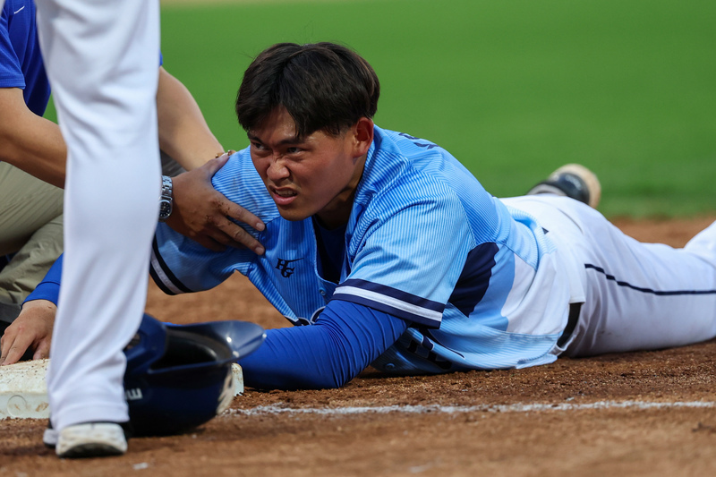 辛元旭牽制回壘傷退 右肩不適後續安排檢查