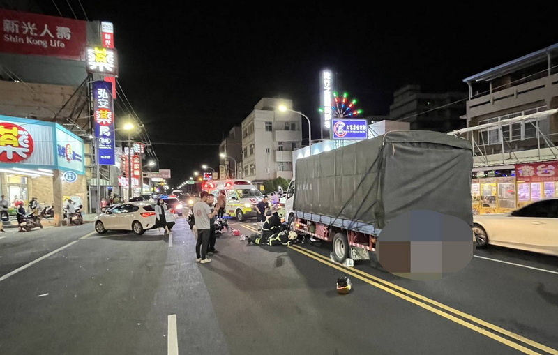 嘉縣死亡車禍 1女子摔飛遭對向貨車撞死