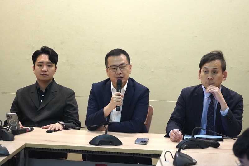 藍委質疑吳秉叡不在場有人代投票 綠：歡迎立院調查