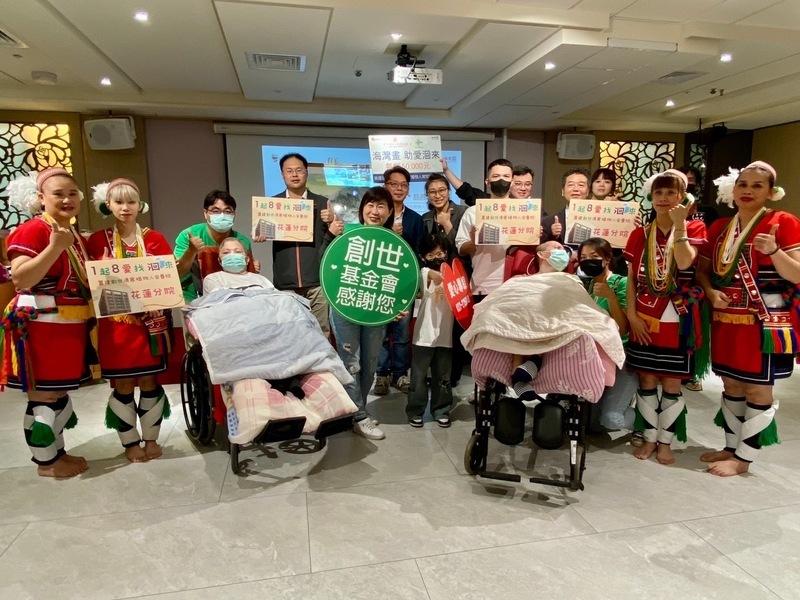 創世籌建植物人花蓮分院 飯店辦公益畫展募愛心