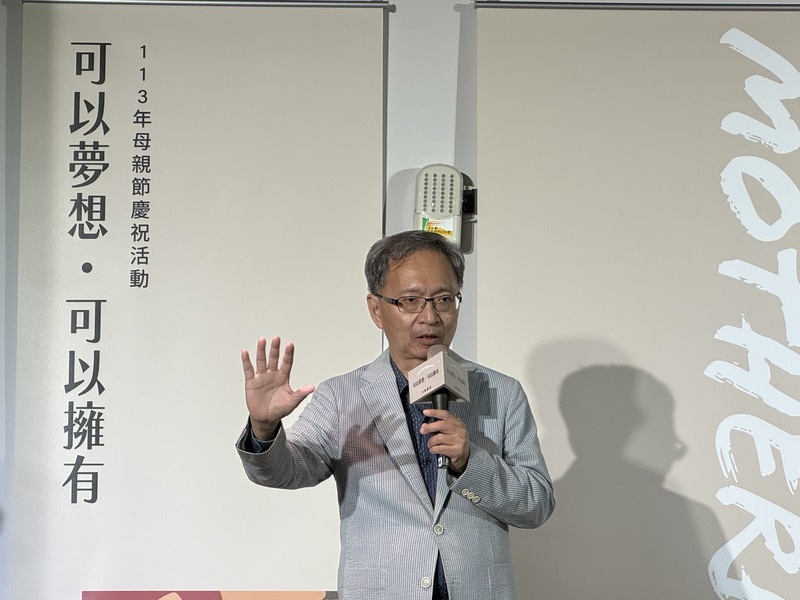 淚憶亡母 衛福部長薛瑞元：社會應給母親更多支持