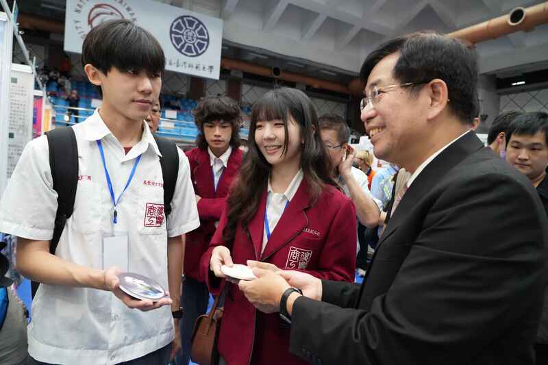 內埔農工學生記錄4萬小時生態 專題實作競賽奪冠