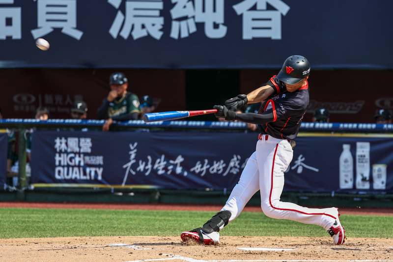 張政禹生涯首轟、鋼龍先發勝 助龍隊擊敗雄鷹