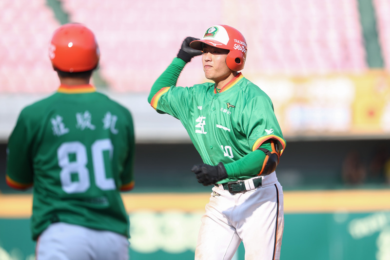 許哲晏猛打賞、6名牛棚投手守成 獅隊逆轉勝桃猿