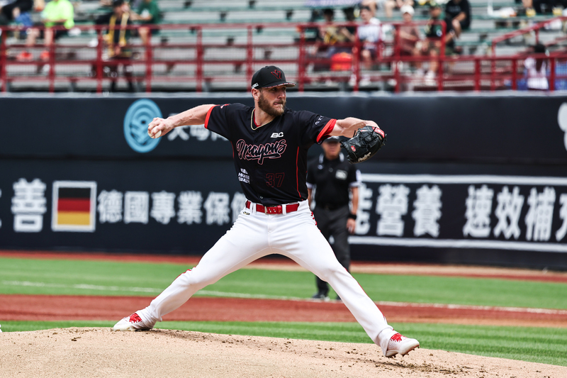 鋼龍本季首場先發奪勝投 對決王柏融大讚選球好