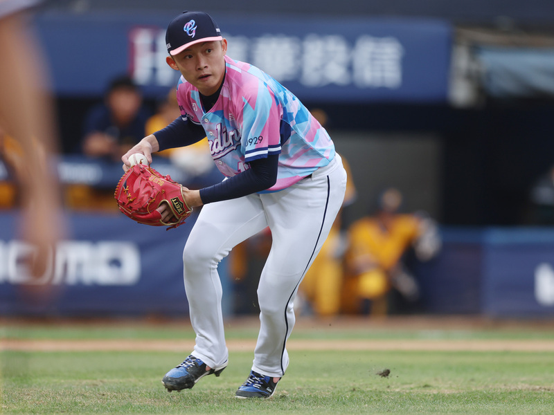 王正棠敲生涯首支再見安 悍將延長賽擊退兄弟