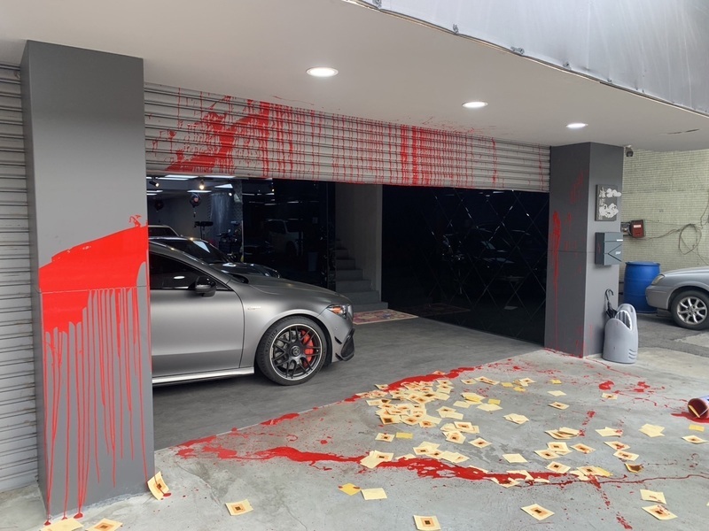 網紅Joeman車行遭潑漆 新莊警2小時逮4人送辦