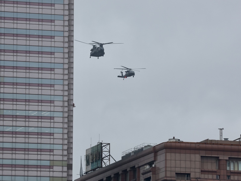 F-16V戰機轟隆聲劃過台北 520就職空中兵力預演