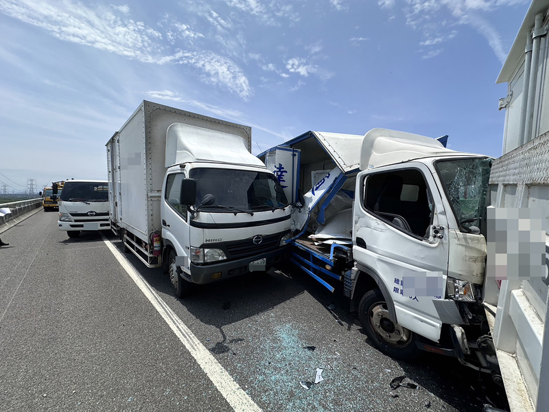 國道3號北向和美段5貨車追撞 1駕駛手部擦傷