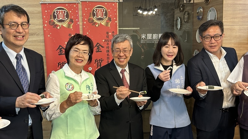 參觀彰化越光米產區 陳建仁：肯打拚走出美好道路