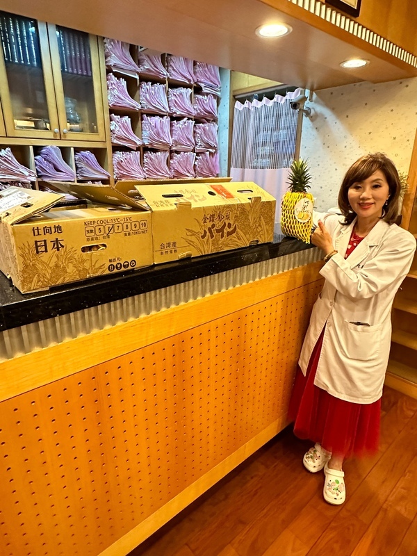 台南金鑽鳳梨好處多 中醫師買300箱送親友