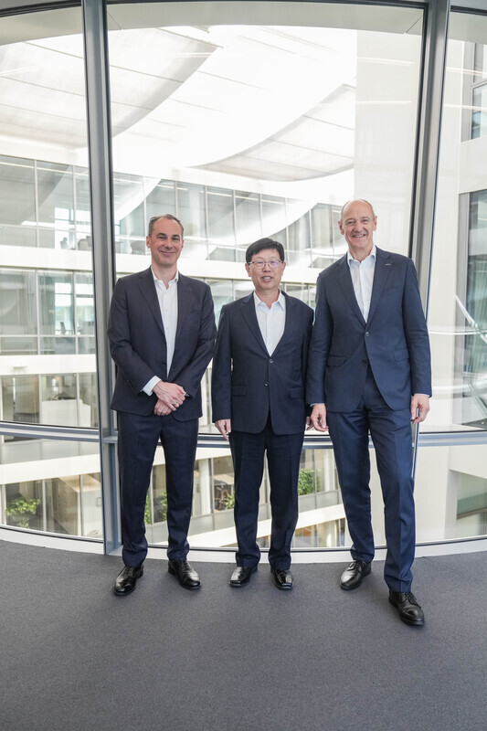 鴻海合作西門子 布局資通訊和電動車製造生態系