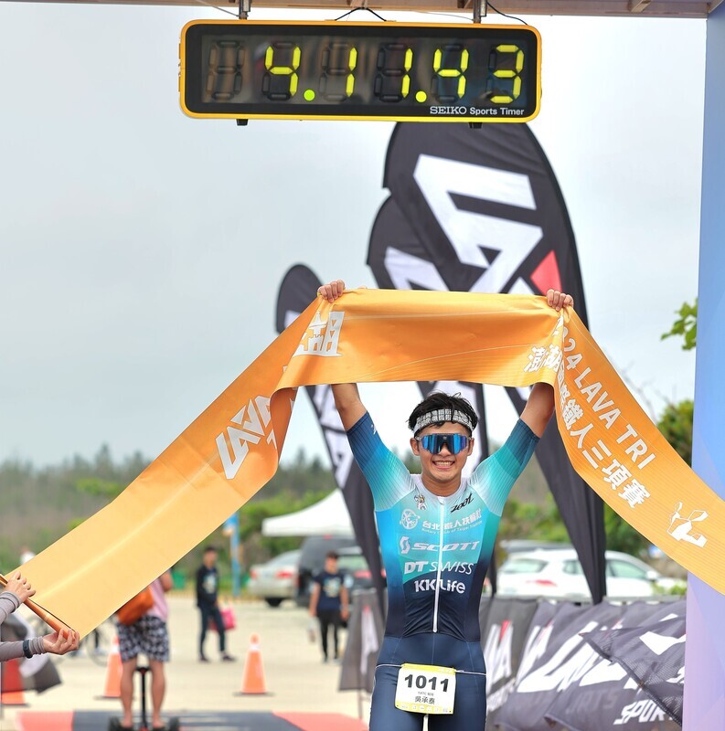 澎湖國際鐵人三項賽 吳承泰與羅紹萍稱王封后