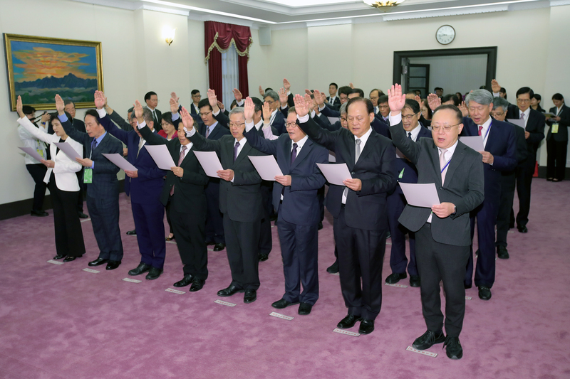 賴總統監誓 行政院副院長鄭麗君等首長宣誓就職