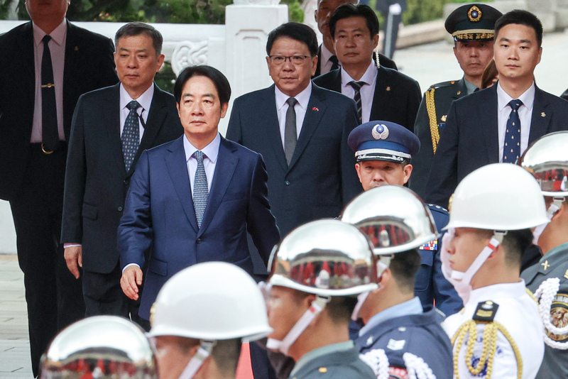 賴總統赴忠烈祠 向國父及忠烈殉職人員致祭