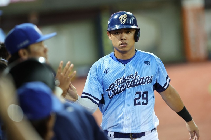 申皓瑋首發滿貫砲出爐 本壘攻防新規考驗傳球準度