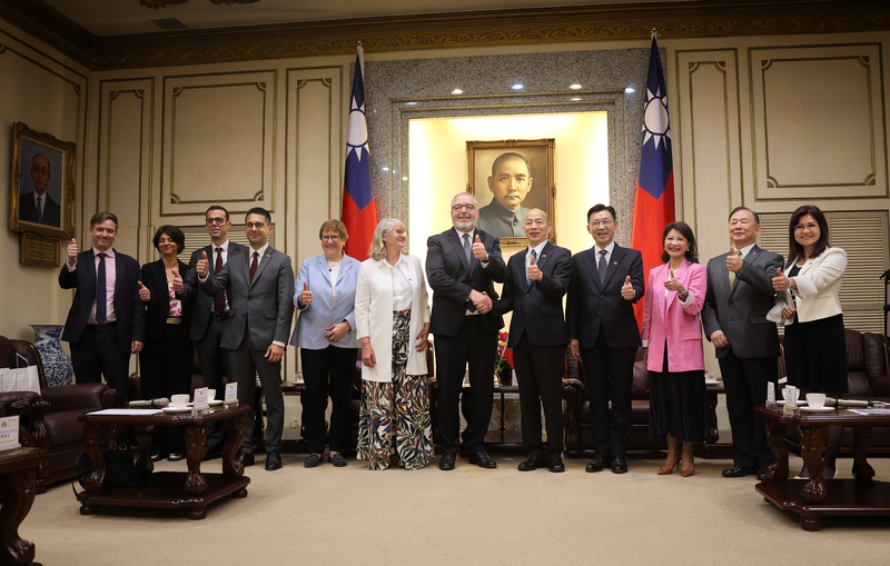 會見法國慶賀團 韓國瑜：台灣民主碰撞後會更成熟