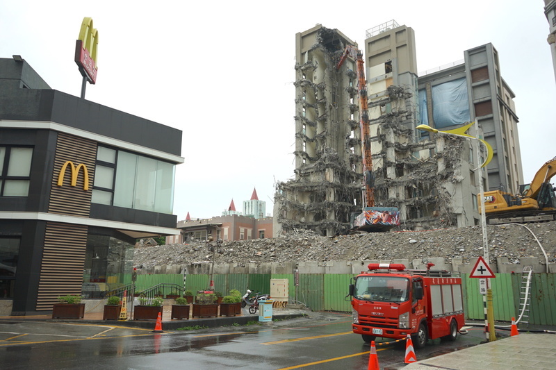 花蓮藍天麗池飯店拆除 拚端午連假恢復周邊交通
