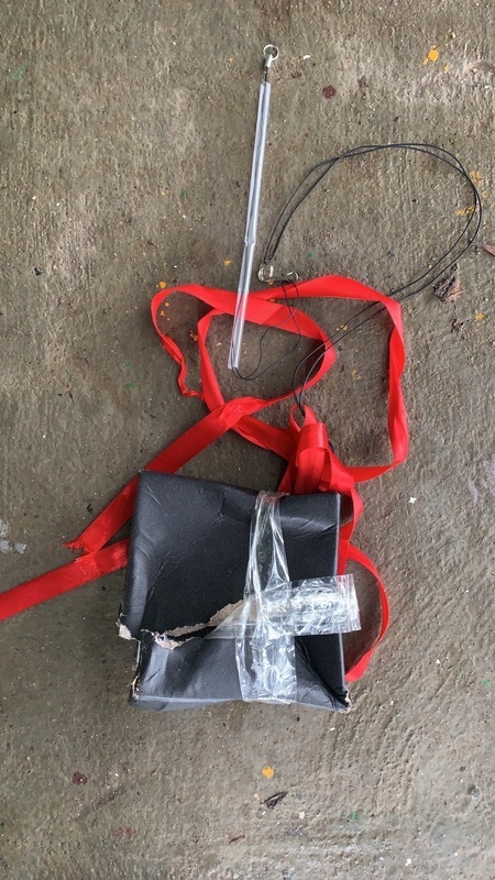 二膽島遭無人機投擲政治口號紙盒 軍方：認知戰伎倆