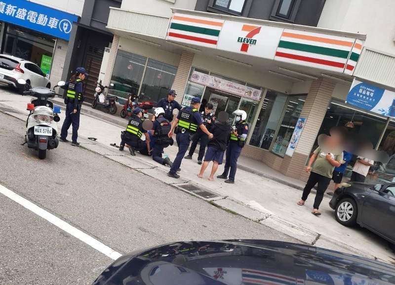沒結帳就拆封店長制止遭攻擊 苗栗警送辦2嫌