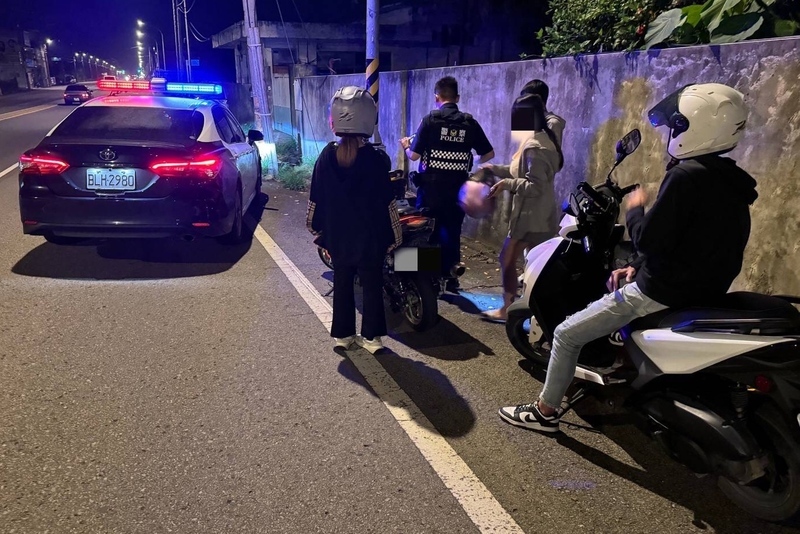 汽機車疑占桃園觀音道路競速 警方攔檢舉發偵辦