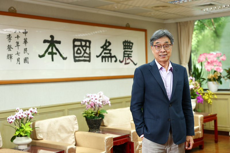 陳駿季談農產外銷通路策略 火龍果可望上架日本