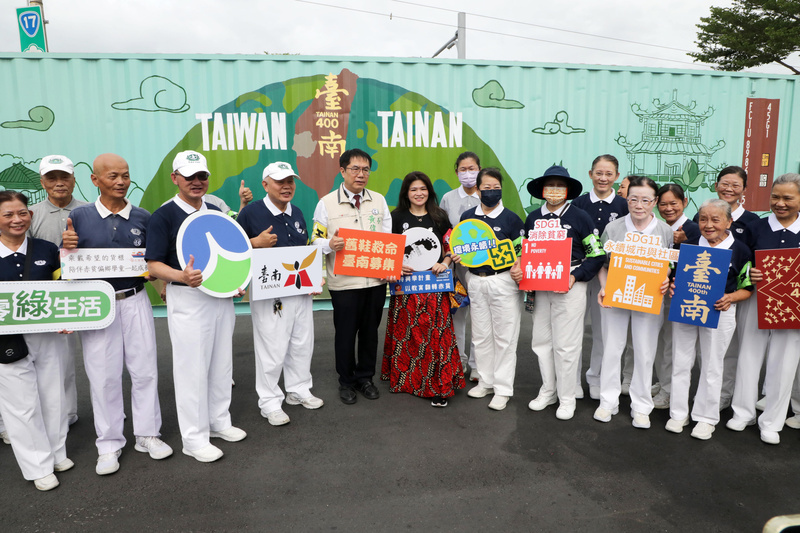 台南募舊衣鞋送非洲 裝物資彩繪貨櫃一併捐