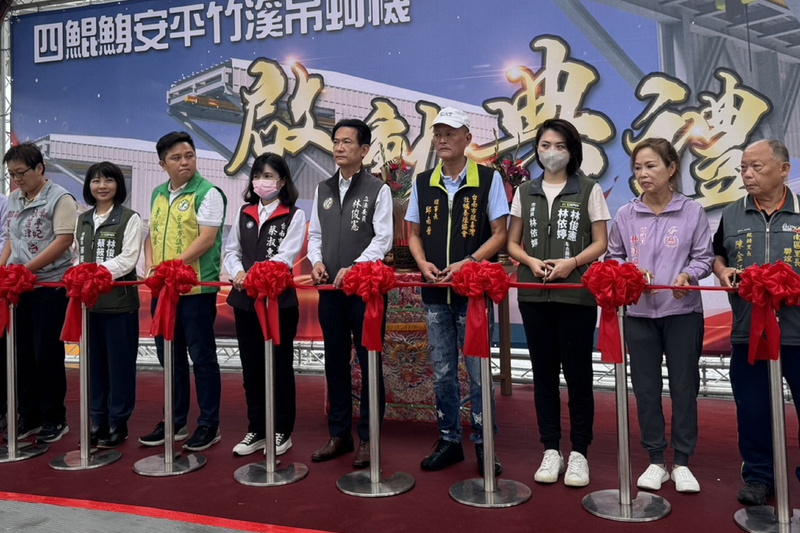 台南四鯤鯓臨海吊蚵機啟用 牡蠣養殖業添活力