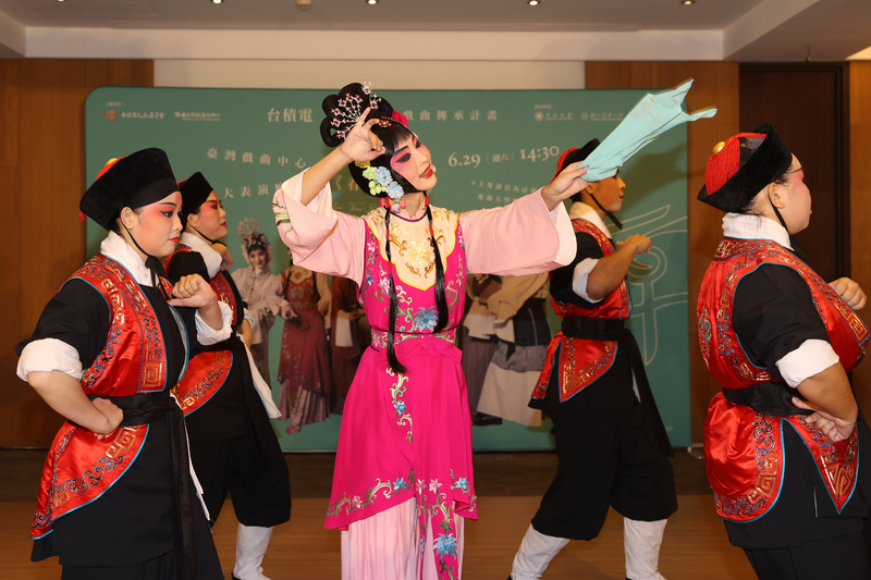 戲曲傳承計畫3年有成 校園版「春草闖堂」青春登場