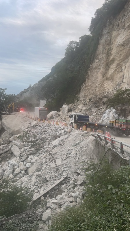 蘇花公路坍方連夜搶修 搶通單線雙向通行