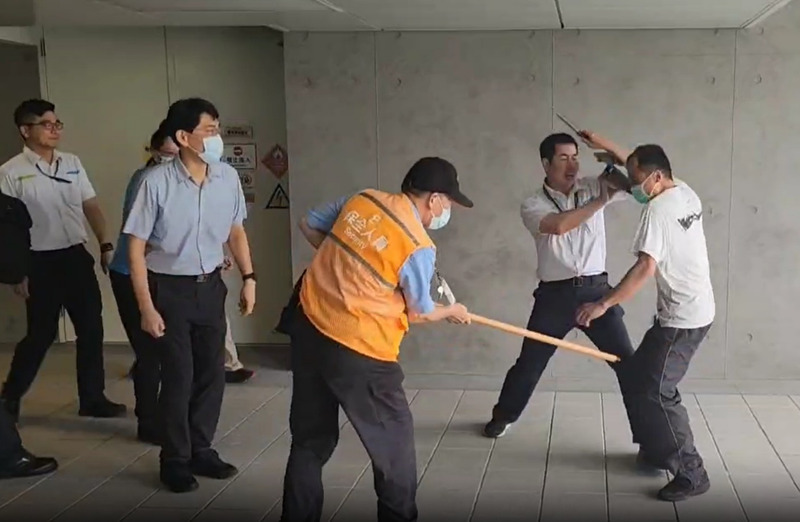 台中捷運提升防護量能 站內放置臂盾長棍等裝備