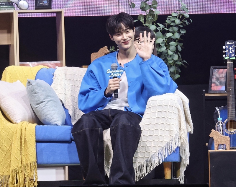 邊佑錫見面會首站在台北 因粉絲驚喜應援感動拭淚