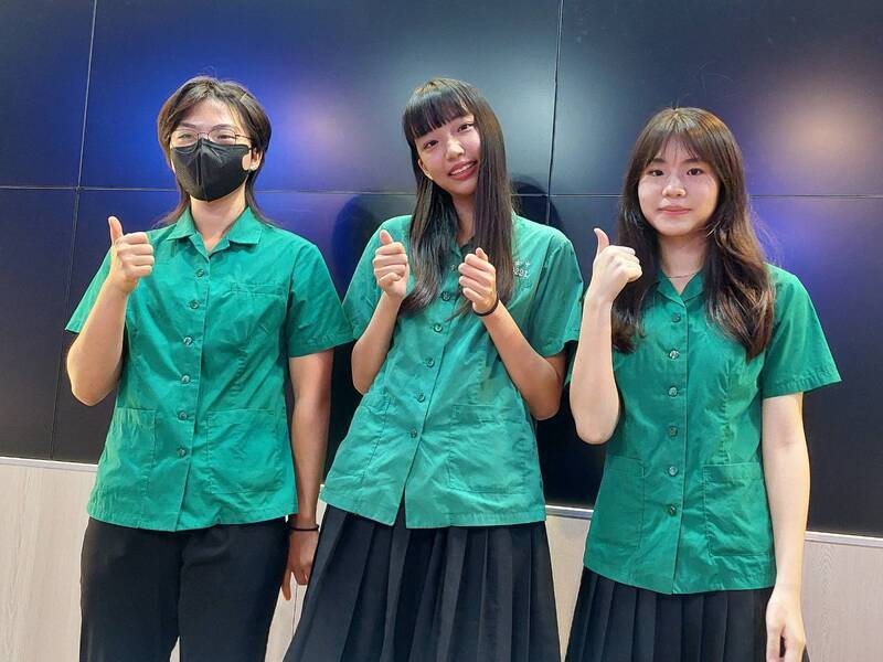 身兼3份工拚大學學費 台中女中王哲綺錄取政大