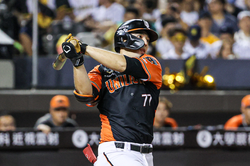 林安可開轟獅中止5連敗 兄弟大巨蛋3戰湧近7萬人