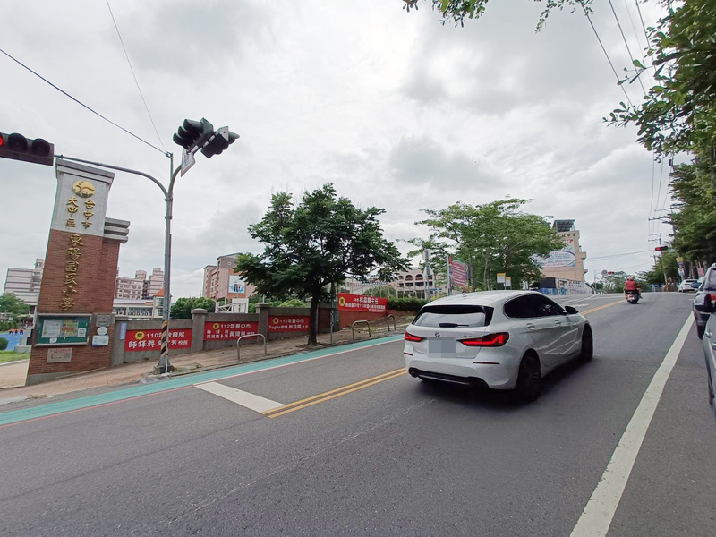 維護通學安全 台中東陽國小旁設實體人行道