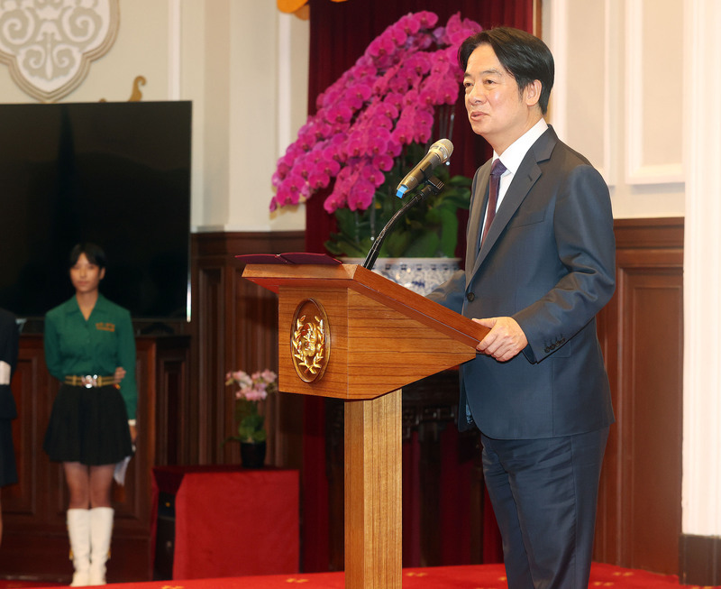 總統接見北一女樂儀旗隊 讚學生文武兼備